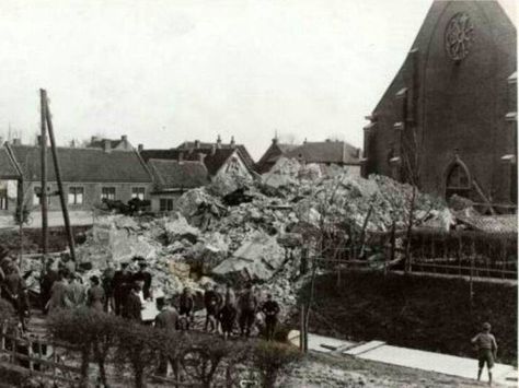 Scheve toren Pijnacker omgevallen tijdens storm in de nacht van 18 april 1940